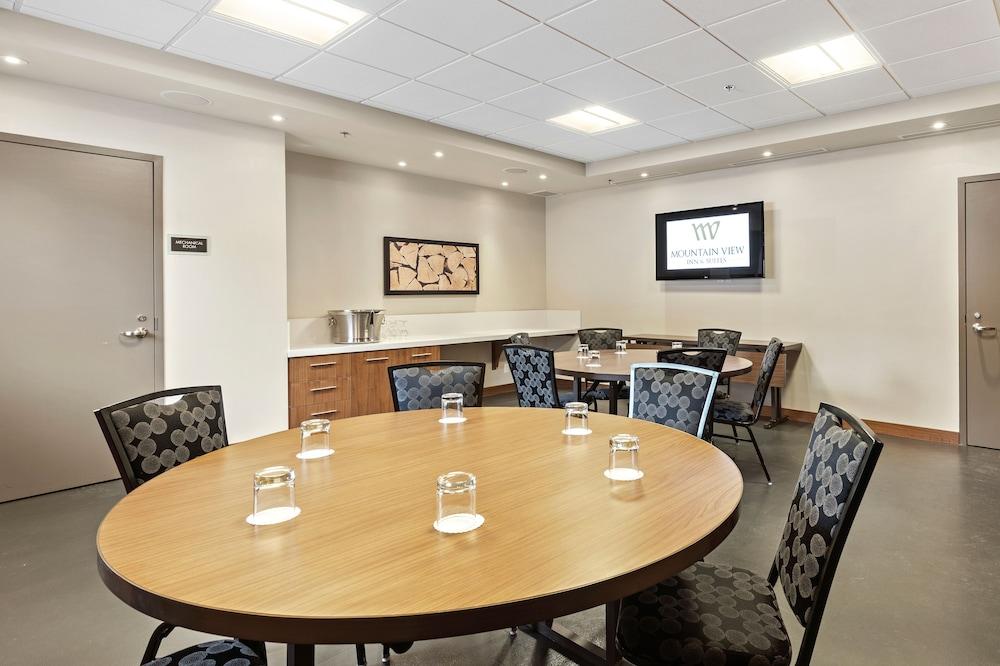 Mountain View Inn & Suites Sundre Ngoại thất bức ảnh